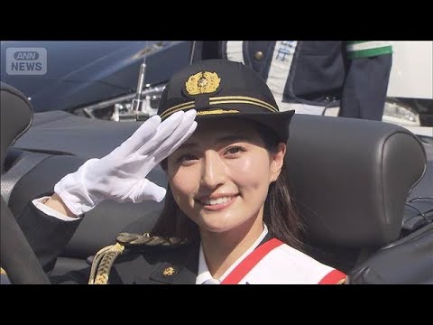 新学期を前にパレードで交通安全呼びかけ　警視庁麻布署の一日署長に山賀琴子さん(2026年3月28日)
