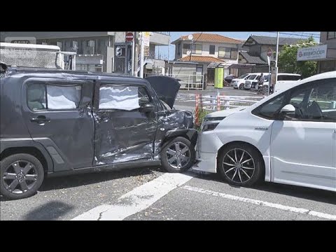 「トラックぶつかり横転した」交差点で車3台絡む事故　1人搬送　千葉市(2026年5月10日) サムネイル