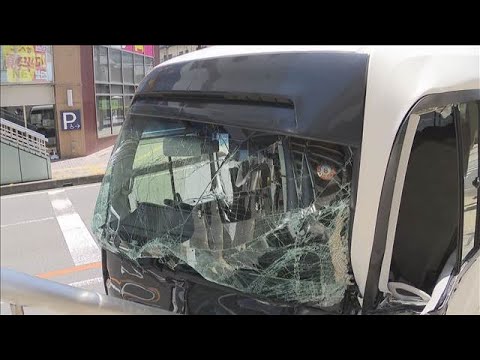 直進のマイクロバスと右折の乗用車が衝突　男性けが　埼玉・入間市(2026年5月30日) サムネイル