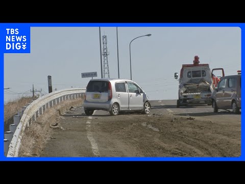 栃木県佐野市の国道でトラック荷台から茶葉が飛散　十数台がからむ事故　4人救急搬送され1人重体｜TBS NEWS DIG サムネイル