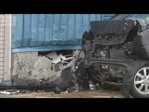 ホームセンターに車が突っ込む　運転の男性死亡　秋田・男鹿市(2026年2月28日) サムネイル