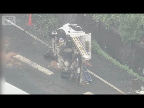 トラックが国道に落下　55歳男性重傷　名古屋市【スーパーJチャンネル】(2026年4月30日) サムネイル