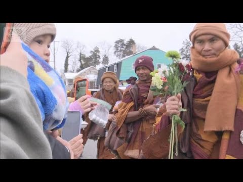 アメリカで僧侶が徒歩で3700キロ　平和訴えSNSで脚光　 一躍社会現象に(2026年2月12日) サムネイル