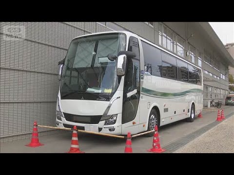 空港ターミナル前で観光バスにはねられ男性重傷　乗客にけがなし(2026年3月16日) サムネイル