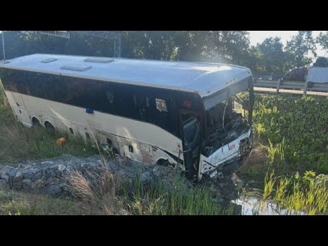 高速道路で観光バスが6台に相次ぎ衝突 5人死亡34人けが　米・バージニア州(2026年5月30日)