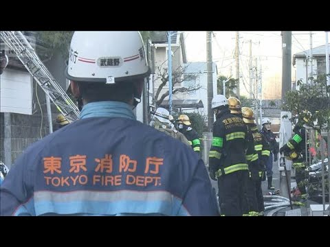 東京・杉並区で住宅3軒燃える火事　火元から女性の遺体(2026年3月8日) サムネイル