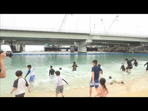 沖縄で一足早い海開き　子どもたちが元気に初泳ぎ　那覇市(2026年4月5日)