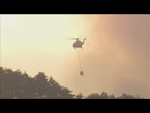 岩手・大槌町の山火事　鎮火のメド立たず　消防団員「杉がバリバリバリと焼けて…」(2026年4月24日) サムネイル