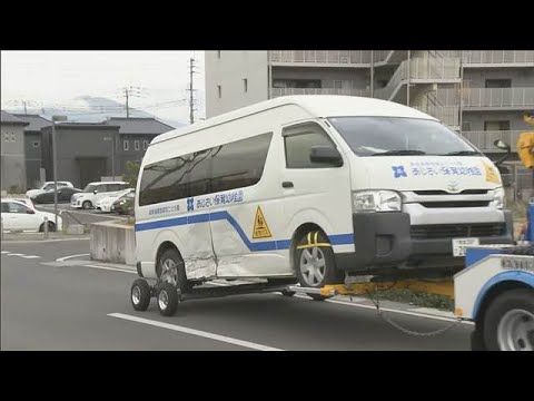 【速報】幼稚園バスが横転 園児3人搬送　熊本・益城町(2026年2月5日) サムネイル