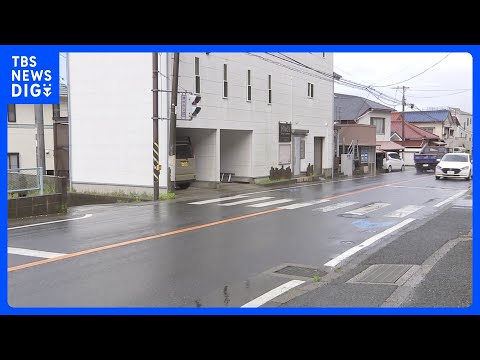 ワンボックスカーが道路標識に衝突 女性2人が標識の下敷き 1人は意識不明の重体 もう1人も大けが 車は神奈川県警の警察…