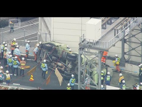 「ミキサー車が横転」首都高で事故　運転手けが【スーパーJチャンネル】(2026年6月9日)