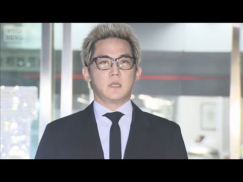 「XG」元プロデューサー保釈　10秒以上頭を下げる　コカイン使用の罪で起訴(2026年3月25日)
